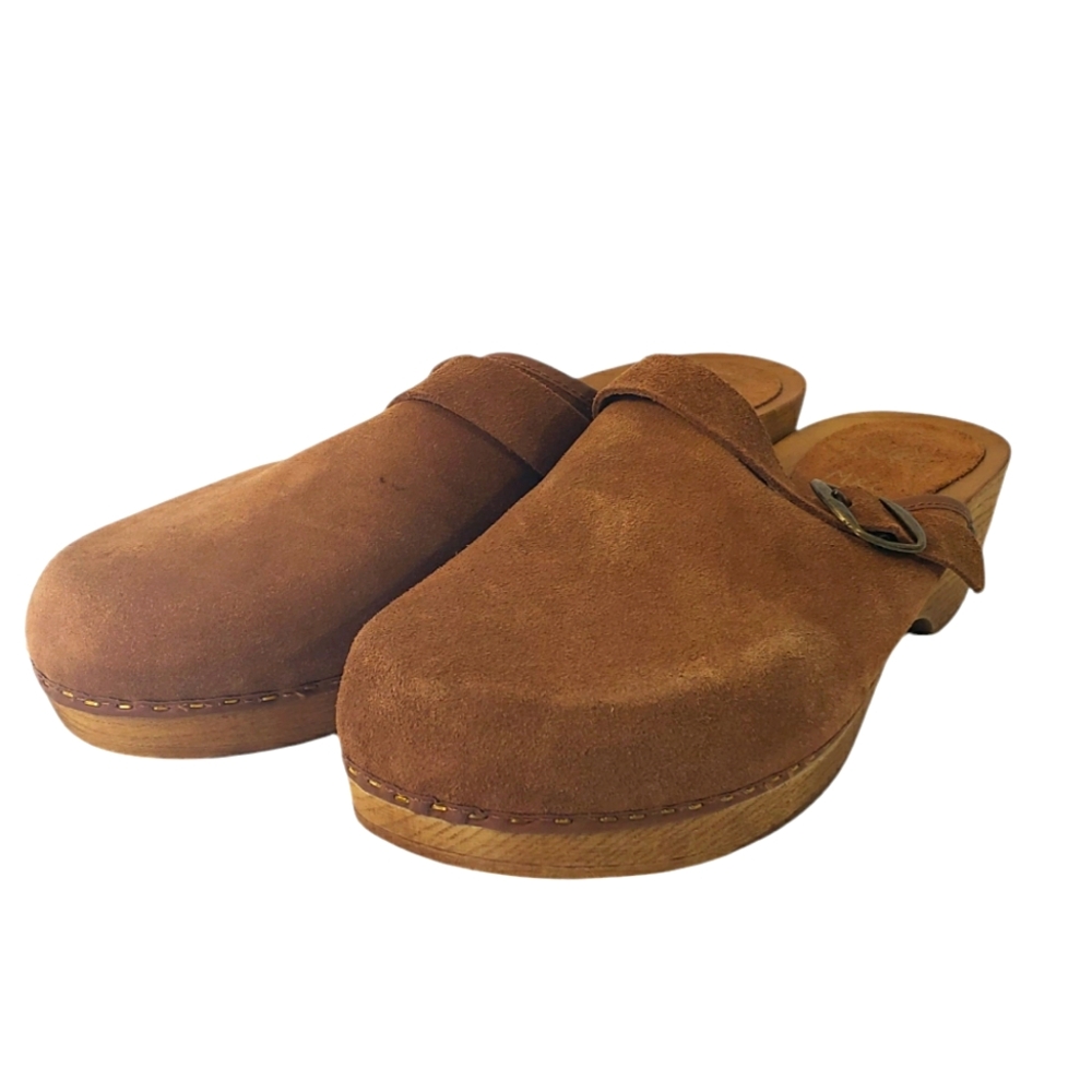 M&C Womens Brown Tan Clogs Suede Size 39 (US 8.5) Made In Spain Buckle Wood Heel